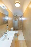 LUXURY PALM SUITES