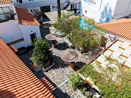 LUXURY PALM SUITES