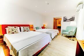 LUXURY PALM SUITES