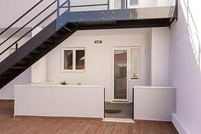 LUXURY PALM SUITES