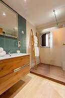 LUXURY PALM SUITES