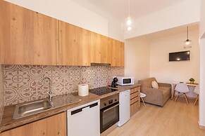 LUXURY PALM SUITES
