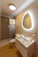 LUXURY PALM SUITES