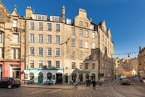 Grassmarket Modern Two Bedroom Flat
