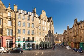 Grassmarket Modern Two Bedroom Flat
