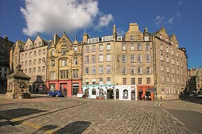 Grassmarket Modern Two Bedroom Flat