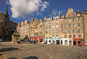 Grassmarket Modern Two Bedroom Flat