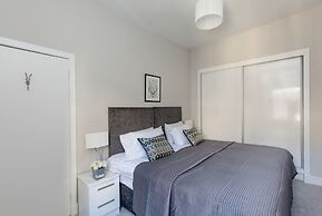 Grassmarket Modern Two Bedroom Flat