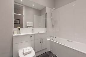 Grassmarket Modern Two Bedroom Flat