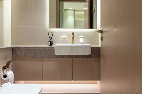 Luxury Apartment - Private Balcony Pool
