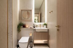 Luxury Apartment - Private Balcony Pool