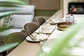 Luxury Apartment - Private Balcony Pool