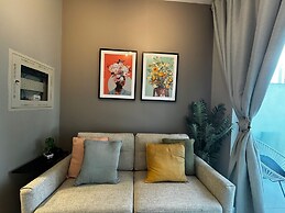 Stylish 1BR Lake View Retreat