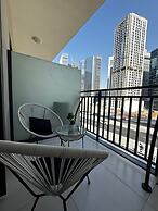 Stylish 1BR Lake View Retreat