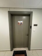 Stylish 1BR Lake View Retreat