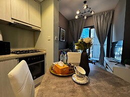 Stylish 1BR Lake View Retreat