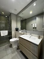 Stylish 1BR Lake View Retreat