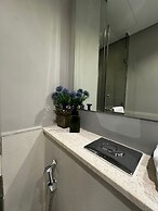 Stylish 1BR Lake View Retreat