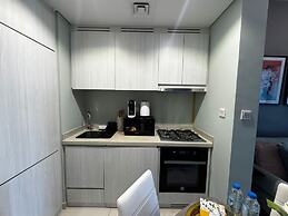 Stylish 1BR Lake View Retreat
