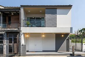 Bangkok's Most Beautiful Modern  Villa
