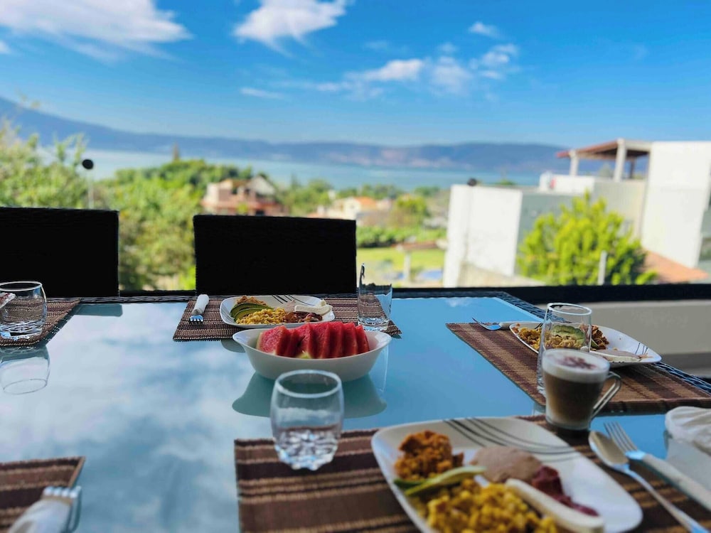 Casa Cuba - Spectacular Lake and Mountain View