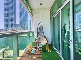 Marina View Stay with Rooftop Pool
