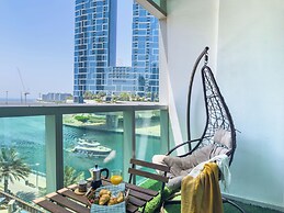 Marina View Stay with Rooftop Pool