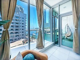 Marina View Stay with Rooftop Pool