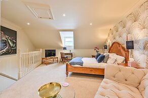 Lisburne Place