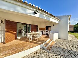 Vilamoura Summer Villa 2 by Homing