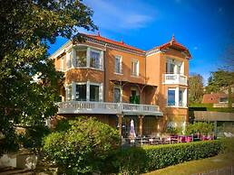 Villa Elisa. M