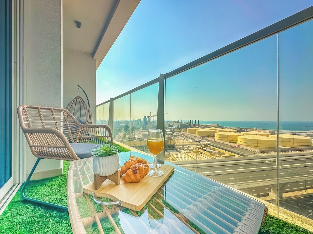 Super Luxury Flat Design with Sea View