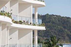 Clarita’s Beach Bar & Resort
