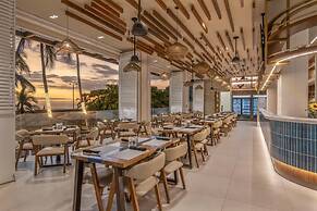 Clarita’s Beach Bar & Resort