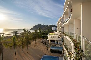 Clarita’s Beach Bar & Resort