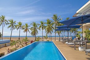 Clarita’s Beach Bar & Resort
