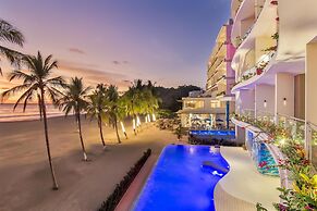 Clarita’s Beach Bar & Resort