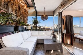 Romantic Zone by Monyxbnb