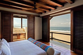 Casa de Olas, Stunning Oceanfront Villa in Las Palmas