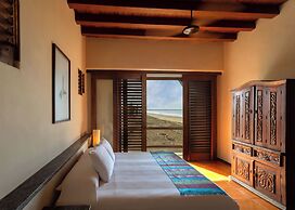 Casa de Olas, Stunning Oceanfront Villa in Las Palmas