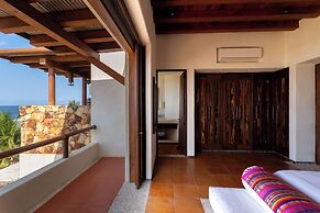 Casa de Olas, Stunning Oceanfront Villa in Las Palmas