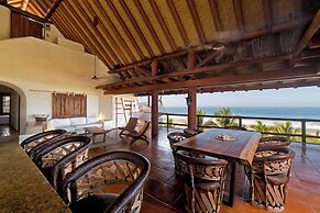 Casa de Olas, Stunning Oceanfront Villa in Las Palmas