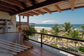 Casa de Olas, Stunning Oceanfront Villa in Las Palmas