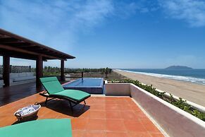 Casa de Olas, Stunning Oceanfront Villa in Las Palmas