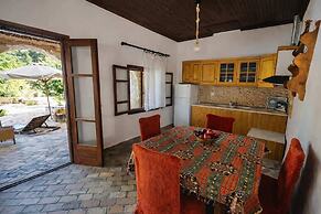 Saltos Apartment 2 - Pool Garden Getaway