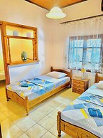 Saltos Apartment 2 - Pool Garden Getaway