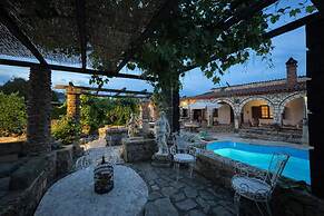 Saltos Apartment 2 - Pool Garden Getaway