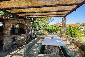 Saltos Village House - Peaceful Poolside Retreat