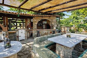 Saltos Village House - Peaceful Poolside Retreat