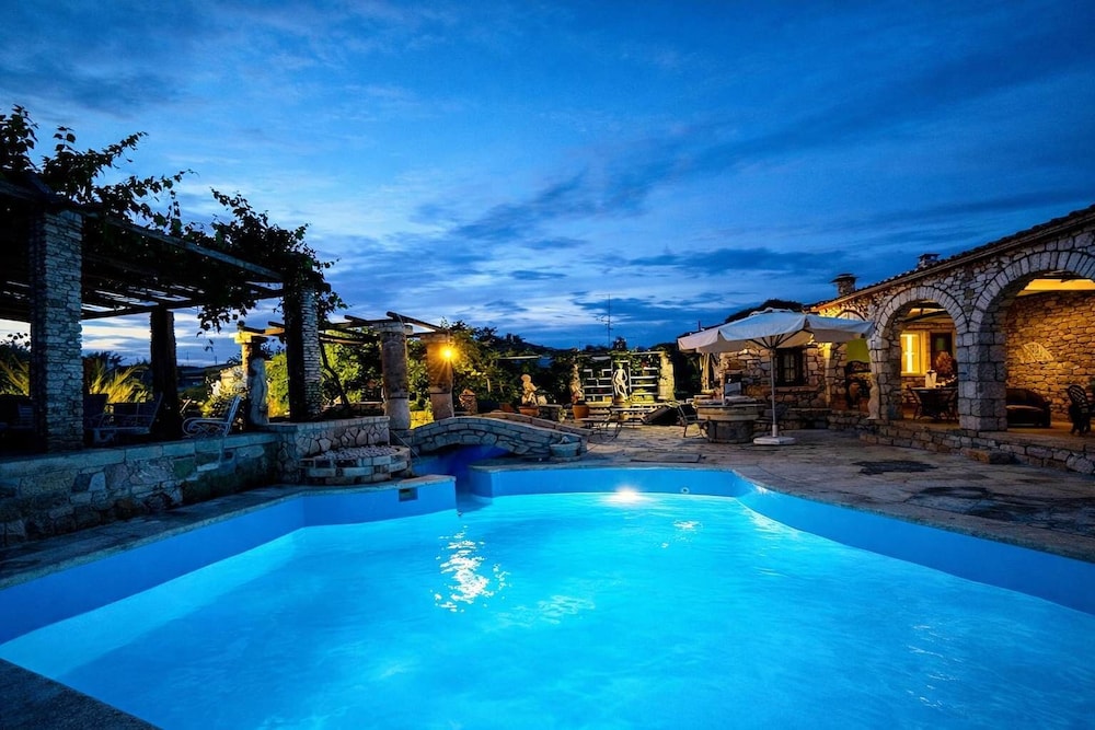 Saltos Apartment 1 - Serene Pool Garden Escape